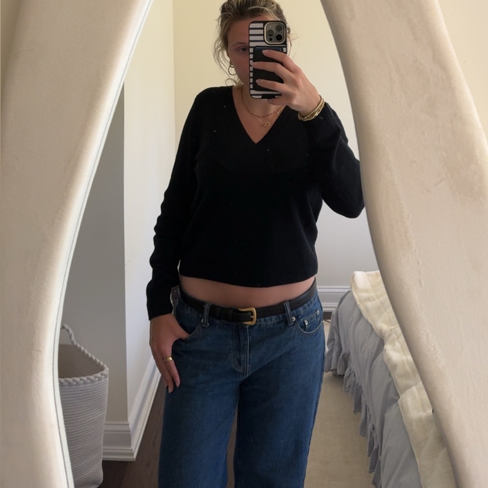 GAP Black V-Neck Sweater Knit Long Sleeve